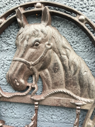 Wall coat rack horse cast iron, 3 hooks, beautiful!!